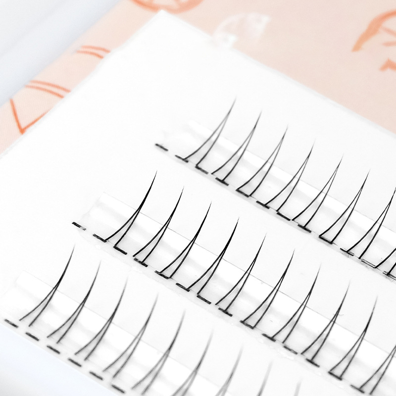 J حليقة على شكل حرف V تحت رمش  - مراجعة Anime Cosplay Lashes وسعره