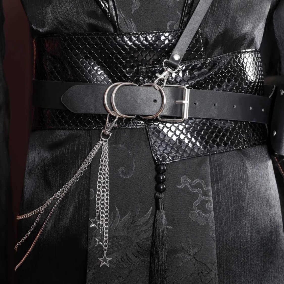 زي تنكري للرجال من هـ شوان لحف - مراجعة Anime Cosplay Outfits Male وسعره