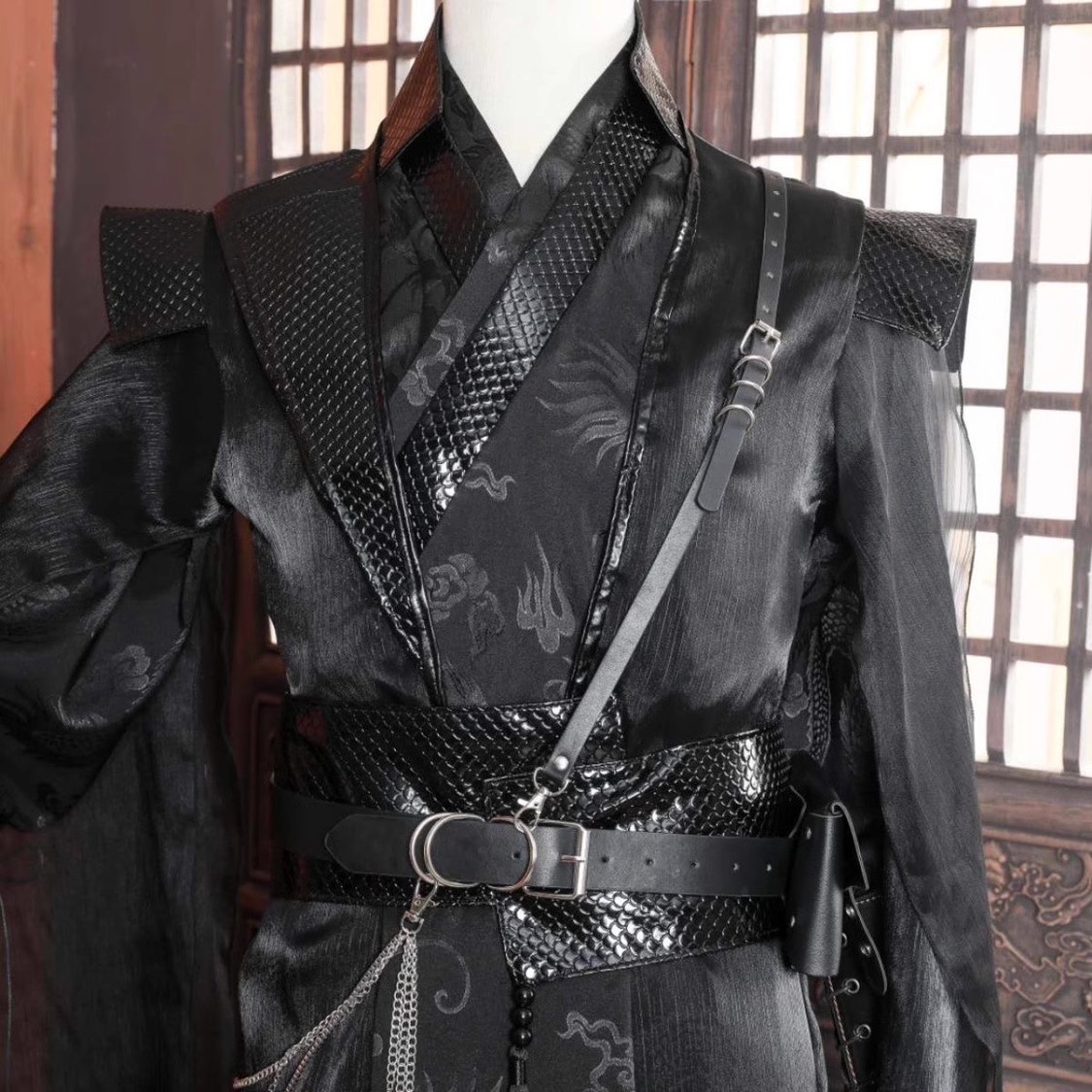 زي تنكري للرجال من هـ شوان لحف - مراجعة Anime Cosplay Outfits Male وسعره